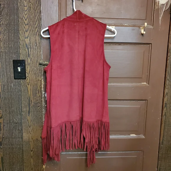Decree Burgundy Fringed Vest - Picture 2 of 8